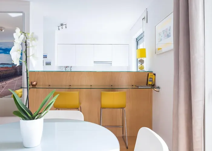 Portucale ! Downtown Premium With Parking Garage Apartment *
